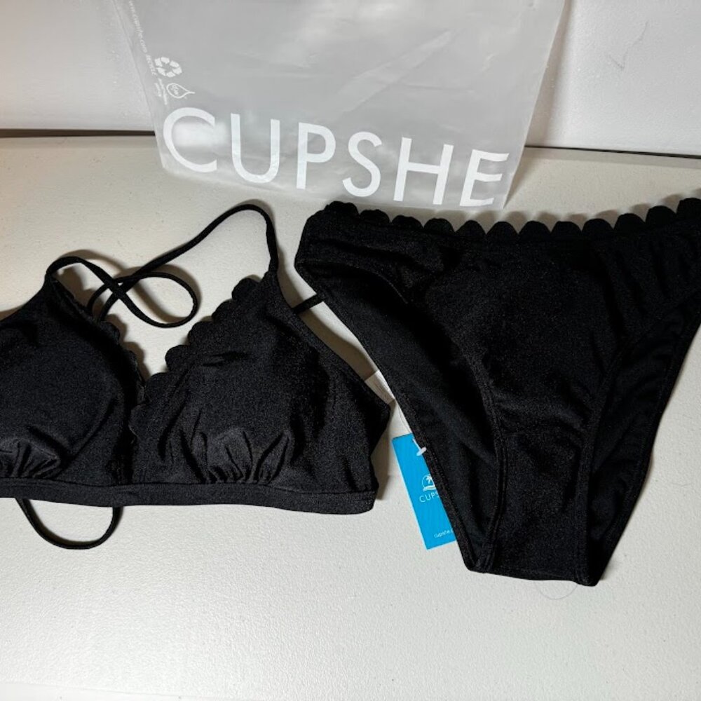 Cupshe Shadow Scalloped V-Neck Top & Classic Bikini Set Medium